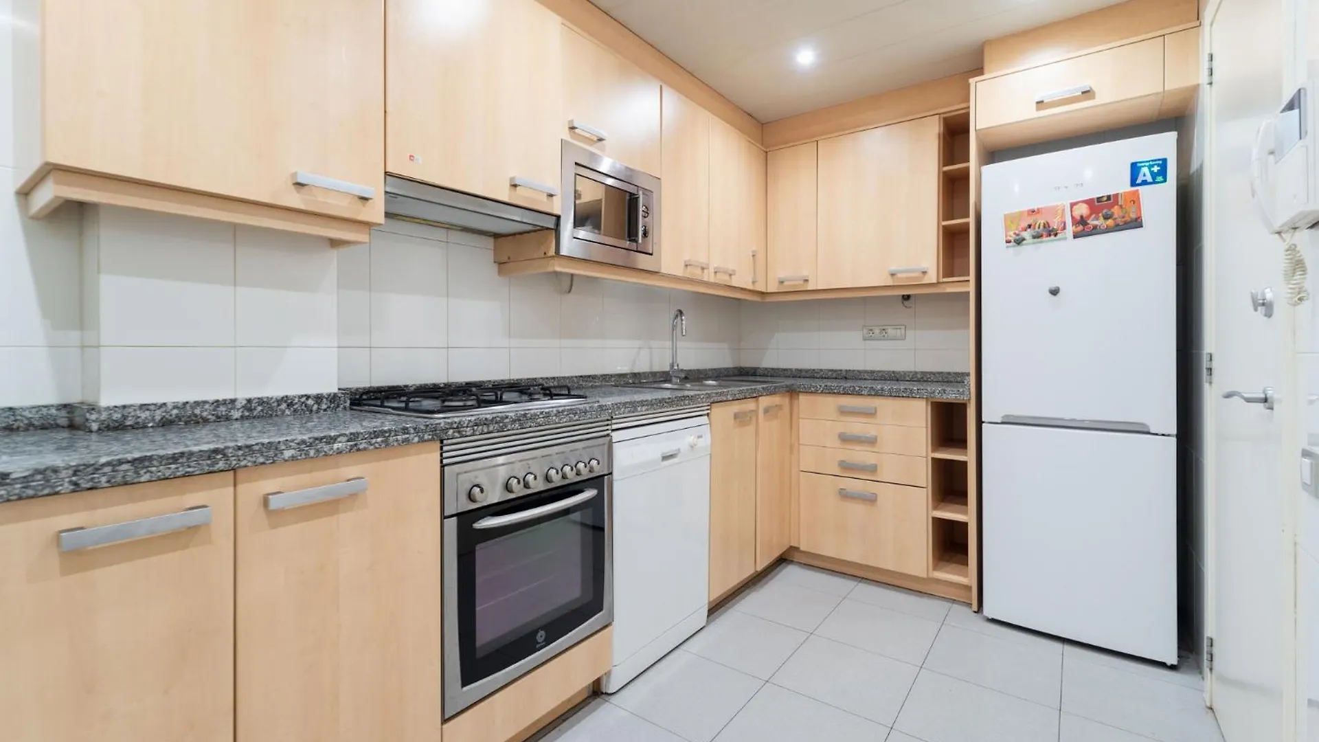 Near Ramblas Apartment 3 Room Flat Min 32 Days Parking Optional Barcelona