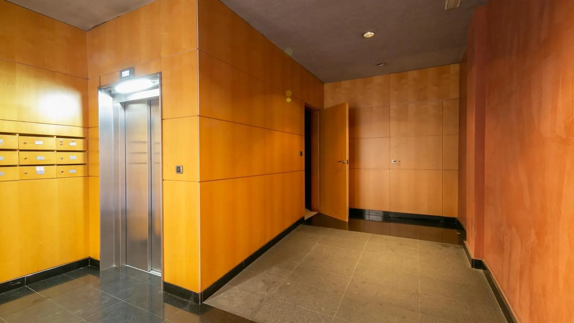 Near Ramblas Apartment 3 Room Flat Min 32 Days Parking Optional Barcelona