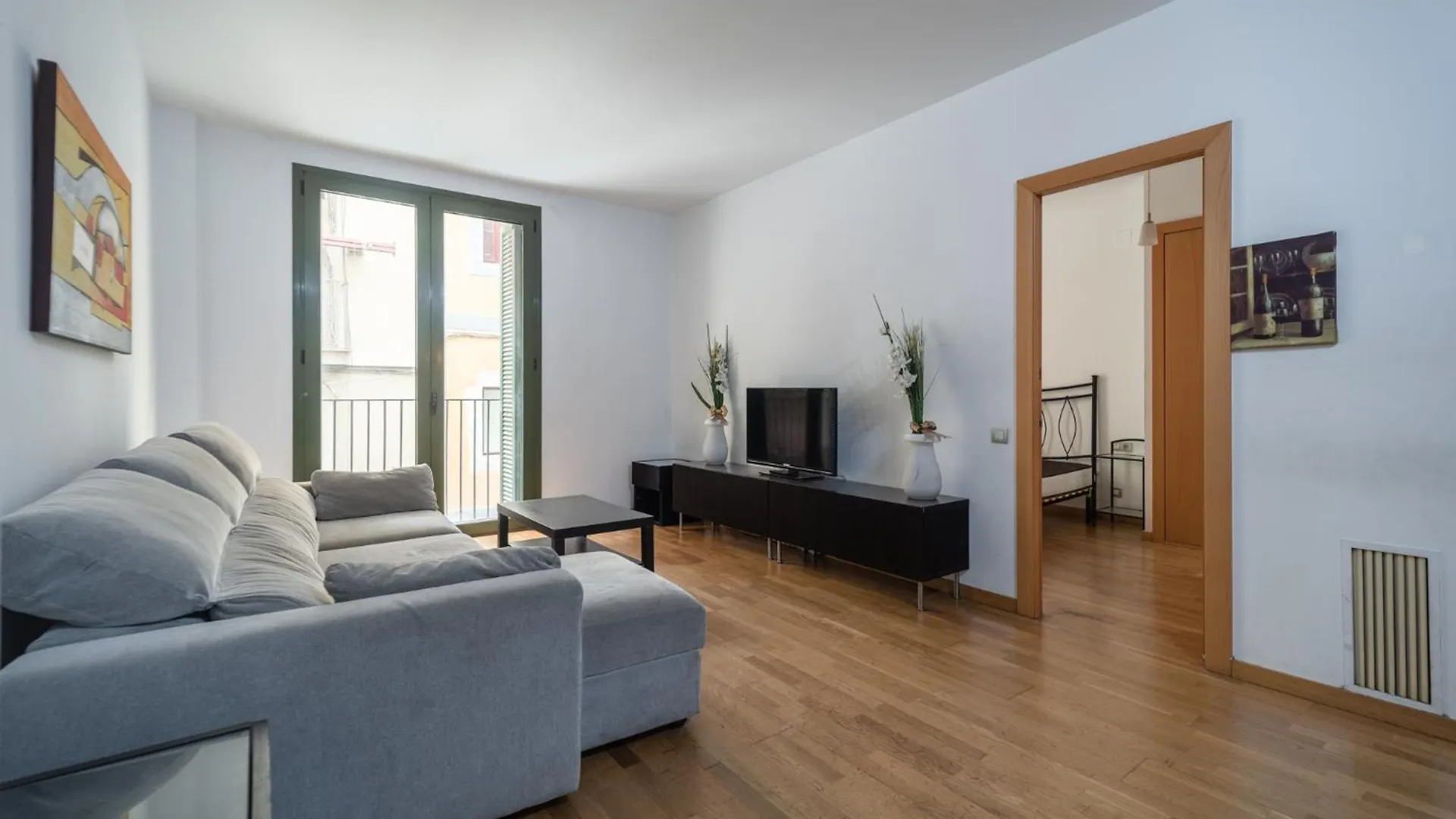 Near Ramblas Apartment 3 Room Flat Min 32 Days Parking Optional Barcelona