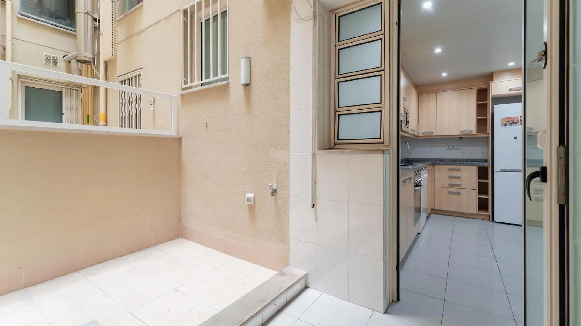 Near Ramblas Apartment 3 Room Flat Min 32 Days Parking Optional Barcelona