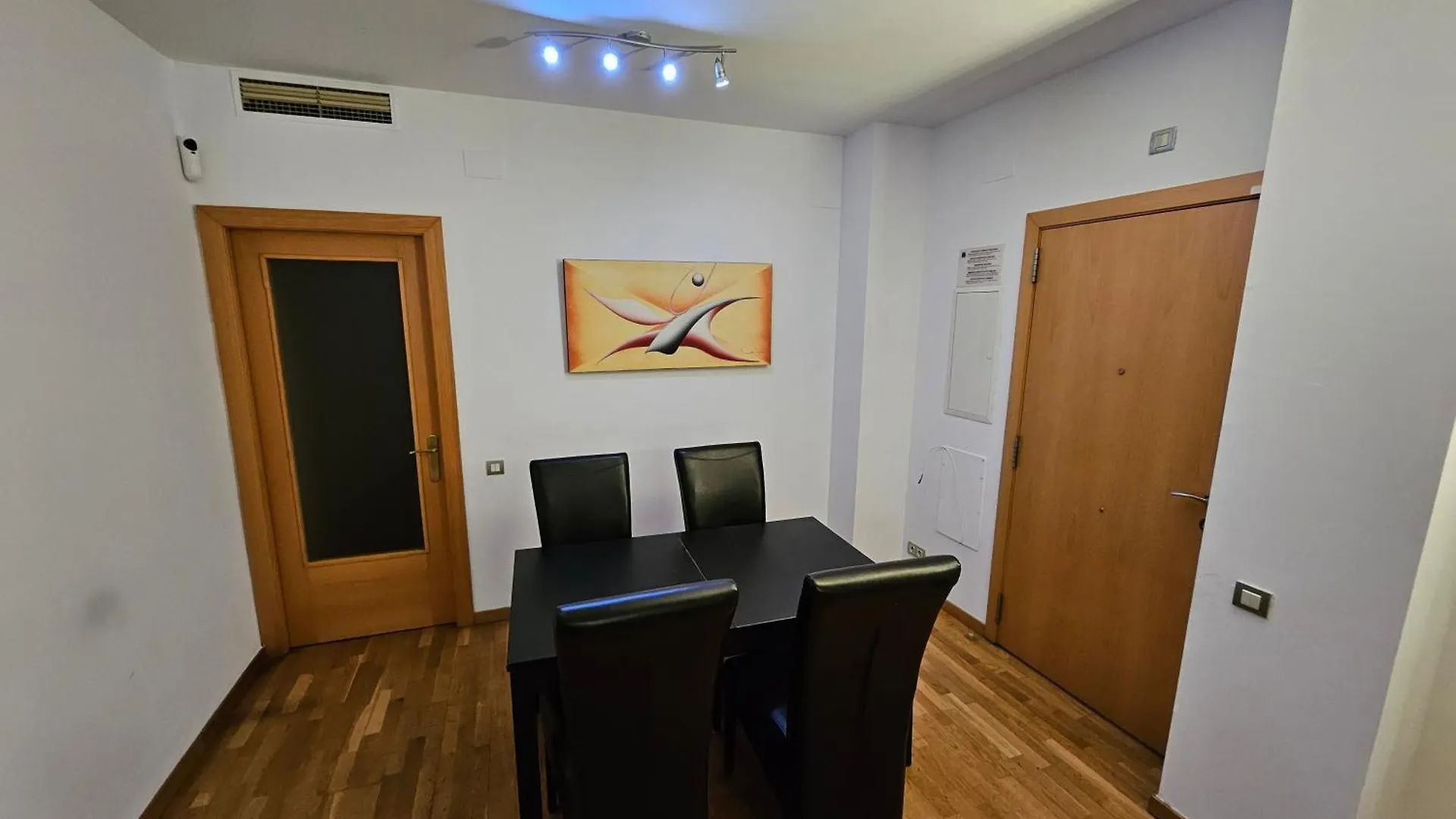 Near Ramblas Apartment 3 Room Flat Min 32 Days Parking Optional Barcelona 0*,