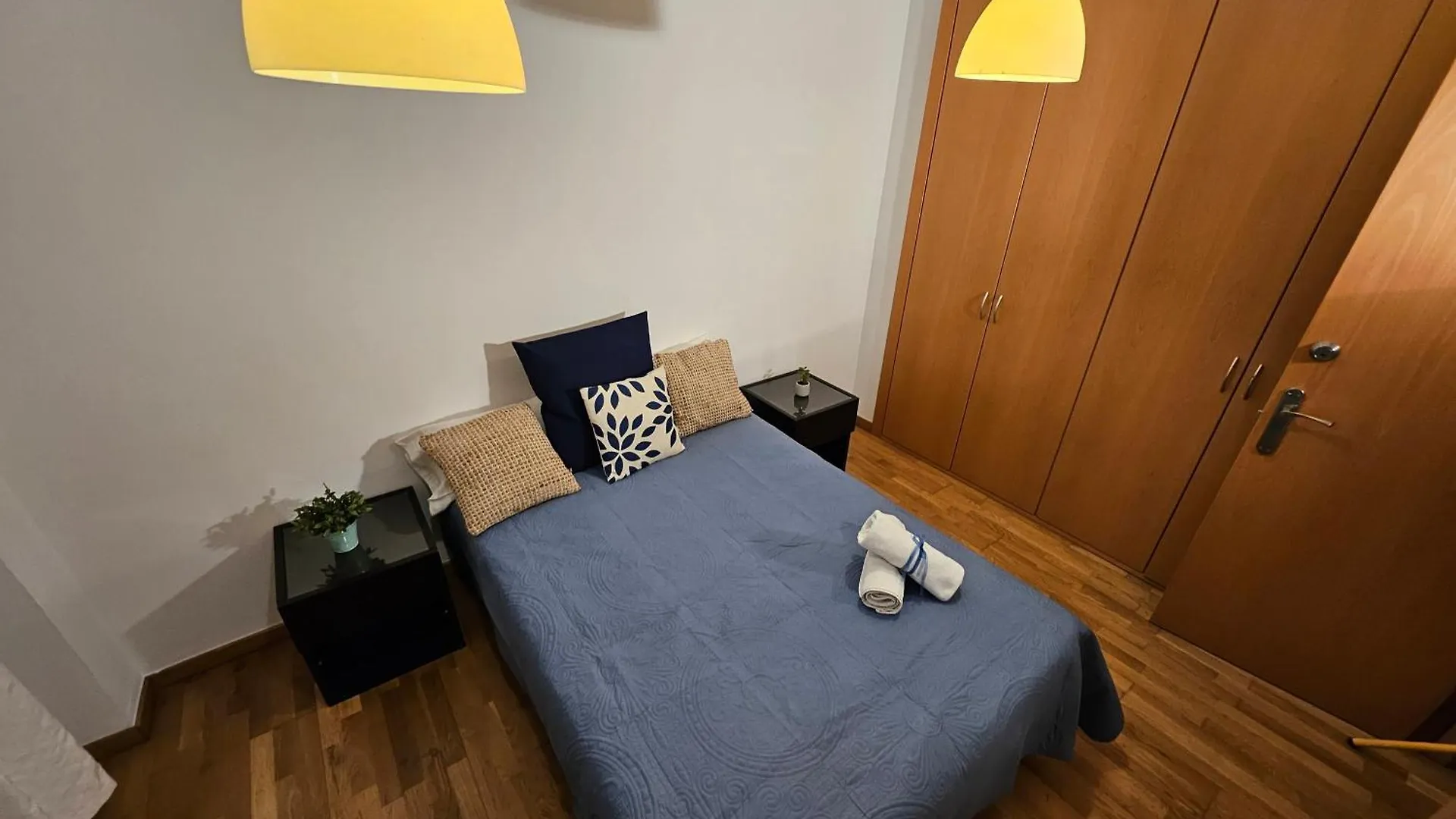 Near Ramblas Apartment 3 Room Flat Min 32 Days Parking Optional Barcelona Spanien