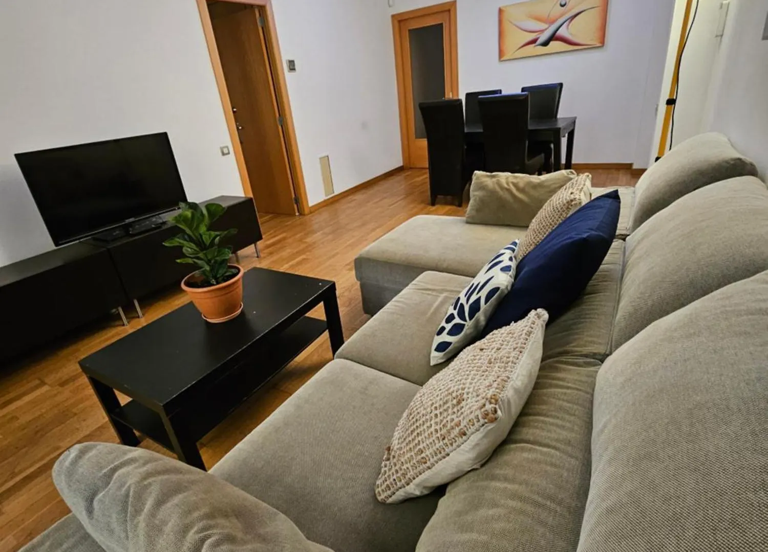 Near Ramblas Apartment 3 Room Flat Min 32 Days Parking Optional Barcelona